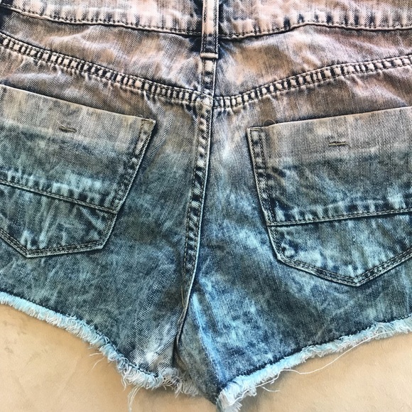 🌈⭐️HP 06/28!⭐️🌈 Ombré high-waisted Jean Shorts - Picture 6 of 7